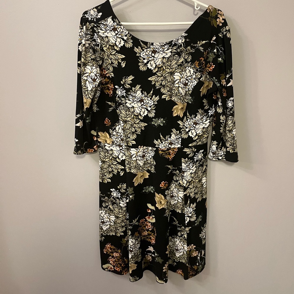 Open back Chrysanthemum patterned dress